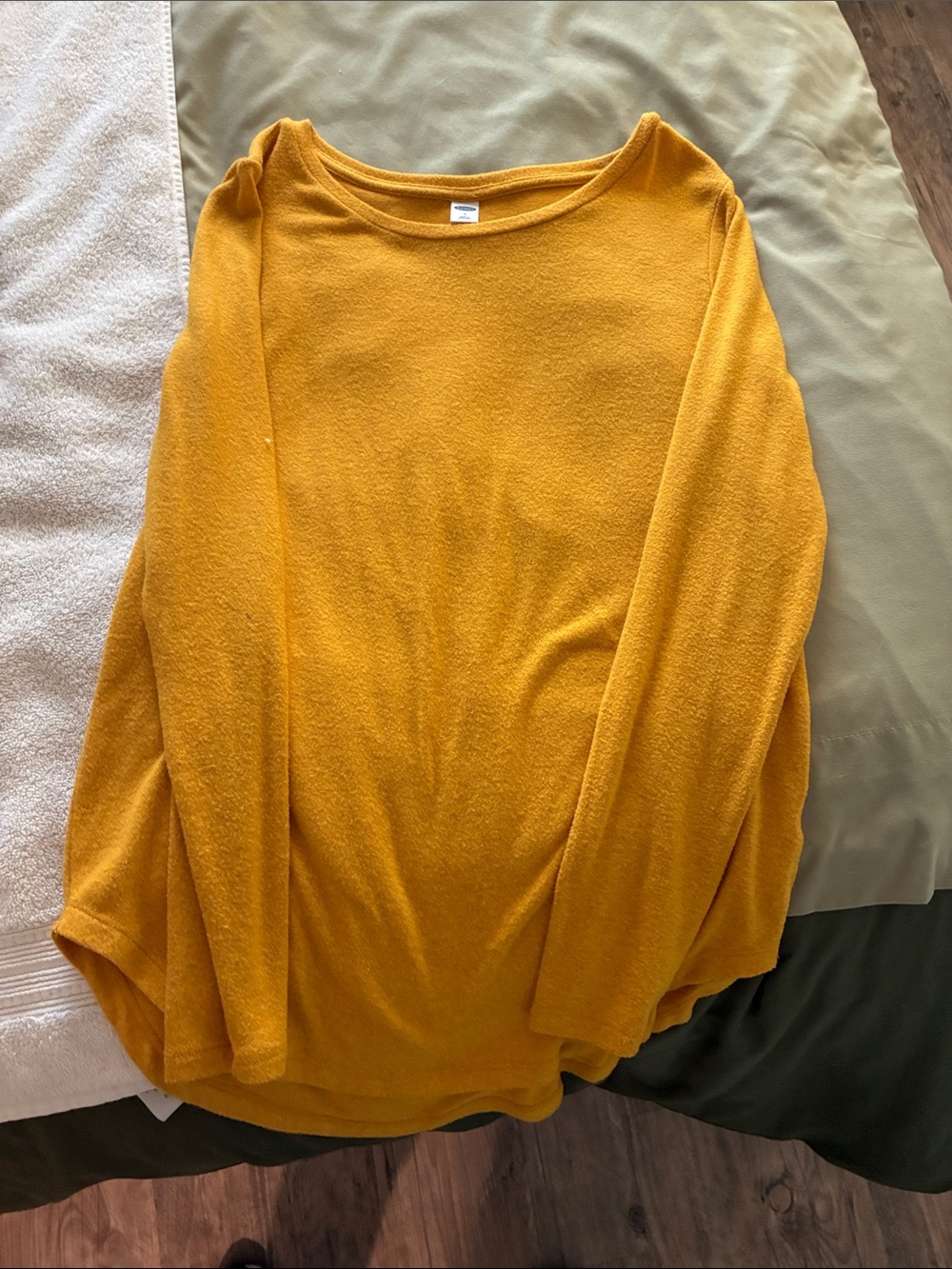 Old Navy Mustard Long Sleeve Pullover Sweater